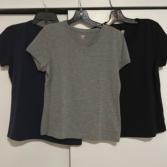 Set of 3 V-Neck T-shirts Size S - Picture 1 of 13